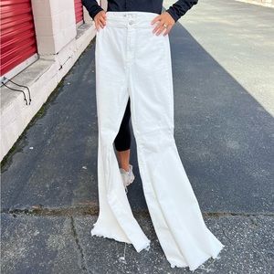 Free people white flare jeans. Size 30 Great condition.